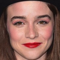 Renee Felice Smith Meztelen