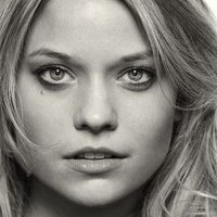 Sabine Fischer Meztelen