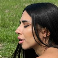 Sara Sfamuri Meztelen