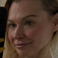 Sqauts_and_pizza Meztelen