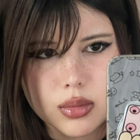 Syanne Meztelen