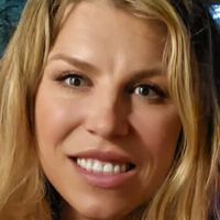 Tenley E. Raj Meztelen