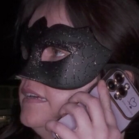 The Avery Peach Meztelen