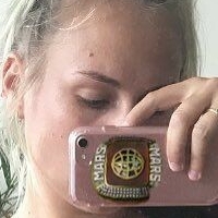 Tomine Harket Meztelen