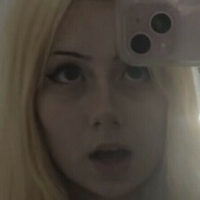 Trinity Manaj Meztelen