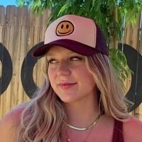 Whitney T Meztelen